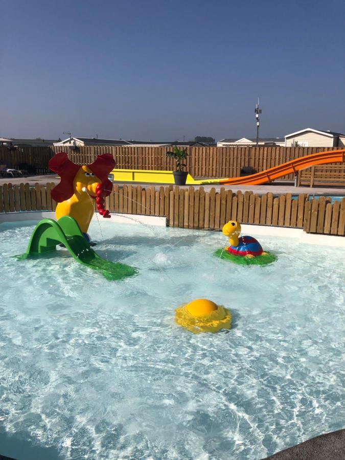 Camping La Garenne De Moncourt Rue  Ngoại thất bức ảnh